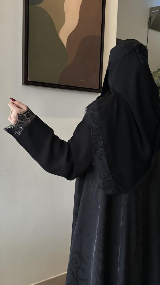 عباية حرير مغسول تركي مع فستان واكمام دانتيل