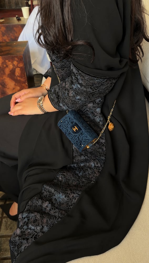 عبايات كريب دانتيل