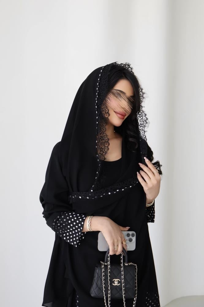 عبايه كلوش منقط