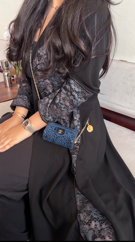 عبايات كريب دانتيل