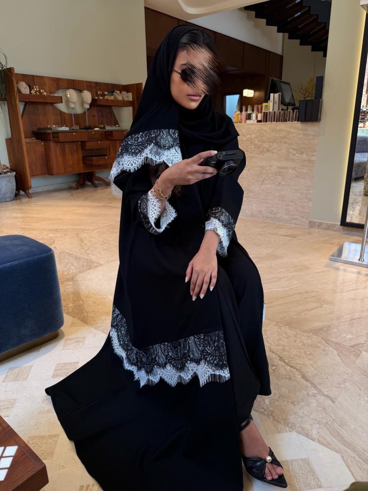 عباية نص كلوش مع دانتيل فاخر