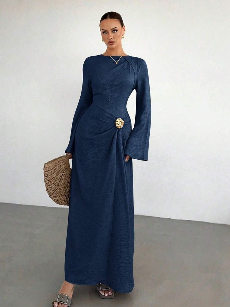 فستان طويل بأكمام طويلة وإبزيم معدني | Anaqa Wear