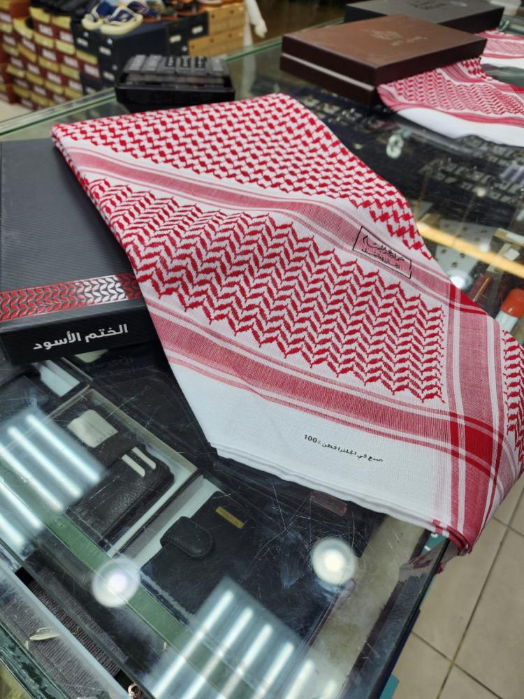 شماغ البسام الختم الاسود