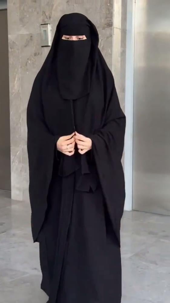نقاب مثبت بالخمار – أسود أنيق