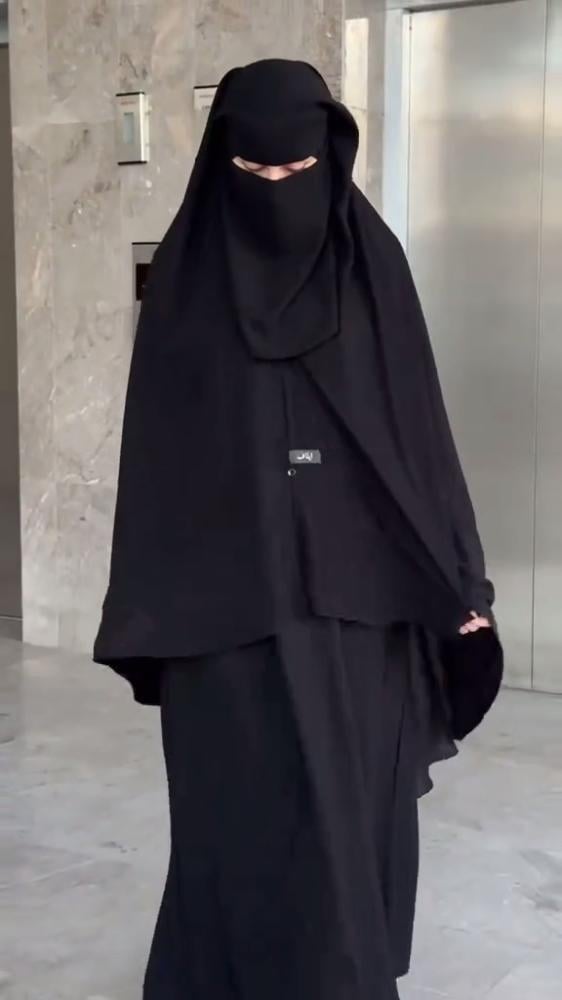 نقاب مثبت بالخمار – أسود أنيق