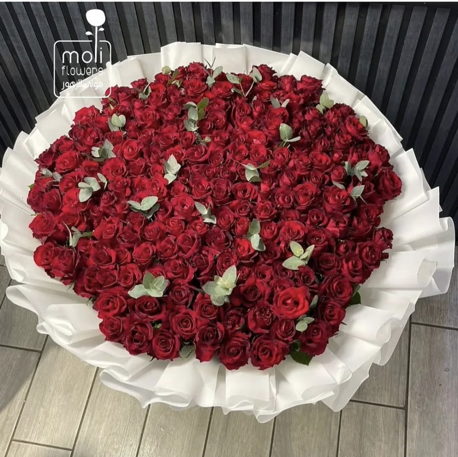 A bouquet of 100 red roses.