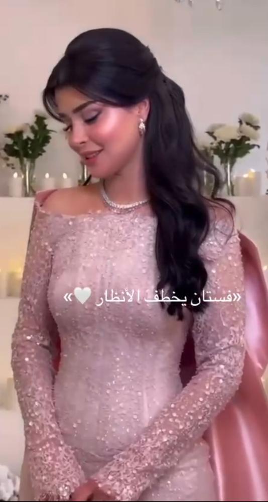 فستان سهره فخم وردي
