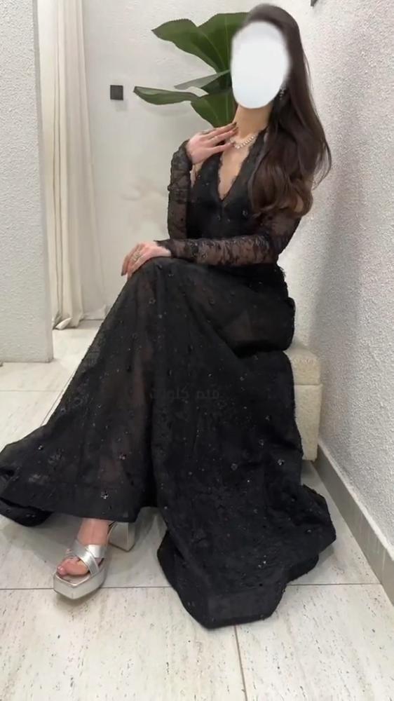 Elegant evening dress black lace and beads