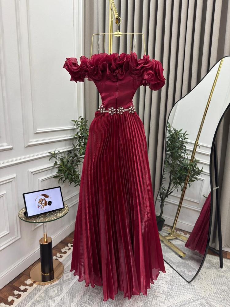 Elegant evening dress in burgundy