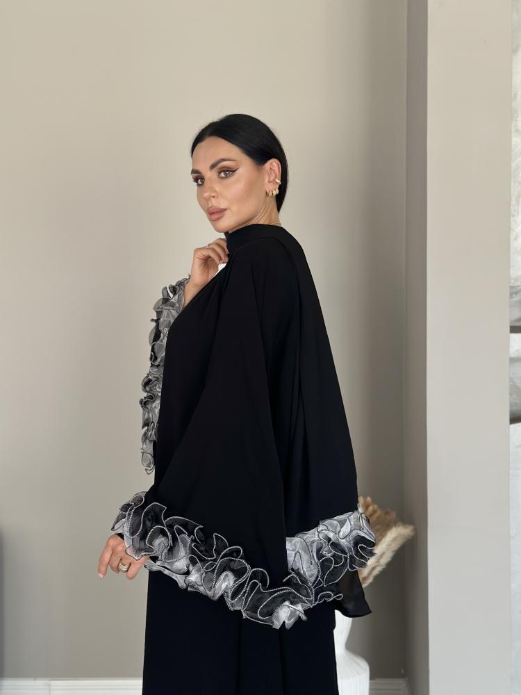 عبايه اسود ملكي دبل كلوش مع أكمام فاخره مخططه بالأبيض 27 L
