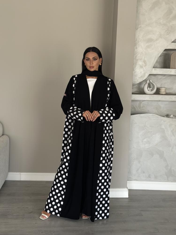 عبايه اسود منقط ابيضّ من الجوانب والأكمام والأسود كريب كوري L30