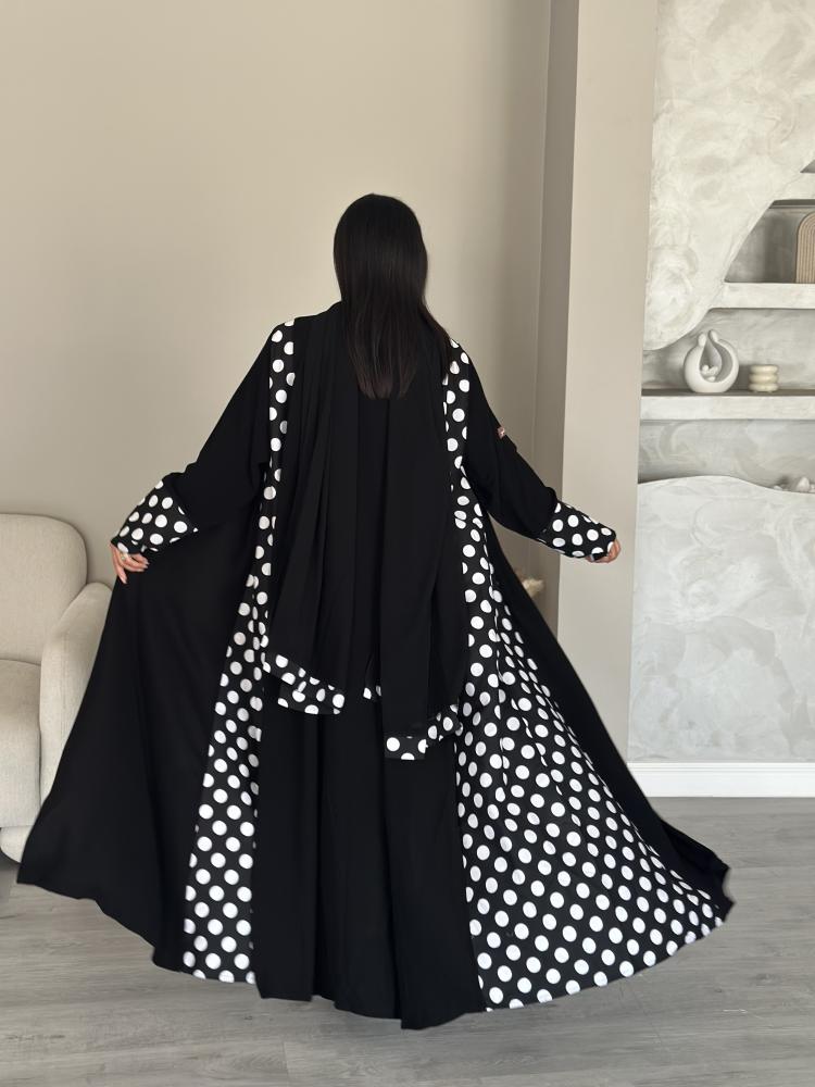 عبايه اسود منقط ابيضّ من الجوانب والأكمام والأسود كريب كوري L30