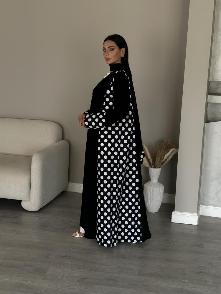 عبايه اسود منقط ابيضّ من الجوانب والأكمام والأسود كريب كوري L30