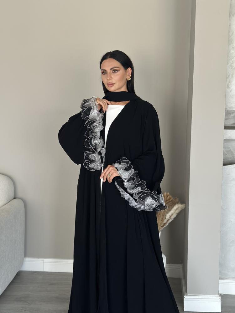 عبايه اسود ملكي دبل كلوش مع أكمام فاخره مخططه بالأبيض 27 L