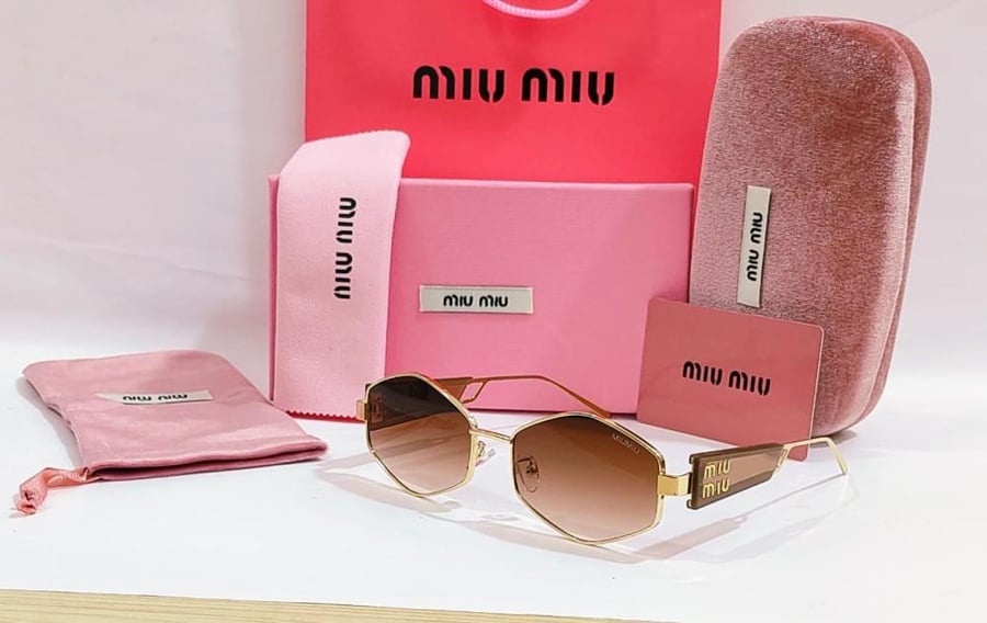 نظارة نسائية ماركة  ميو ميو miu miu