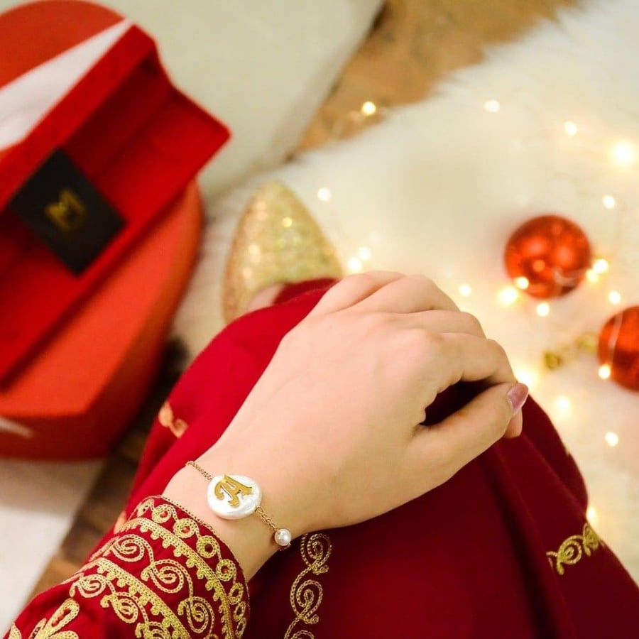 اسوارة صدف بالاسم حسب الطلب للنساء