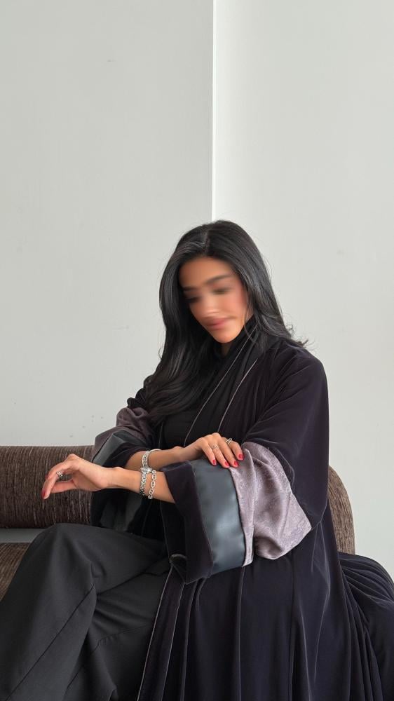 عباية مخمل فاخرة