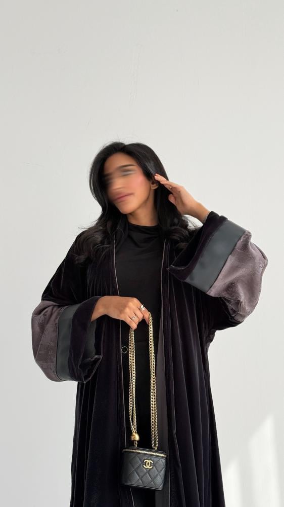 عباية مخمل فاخرة