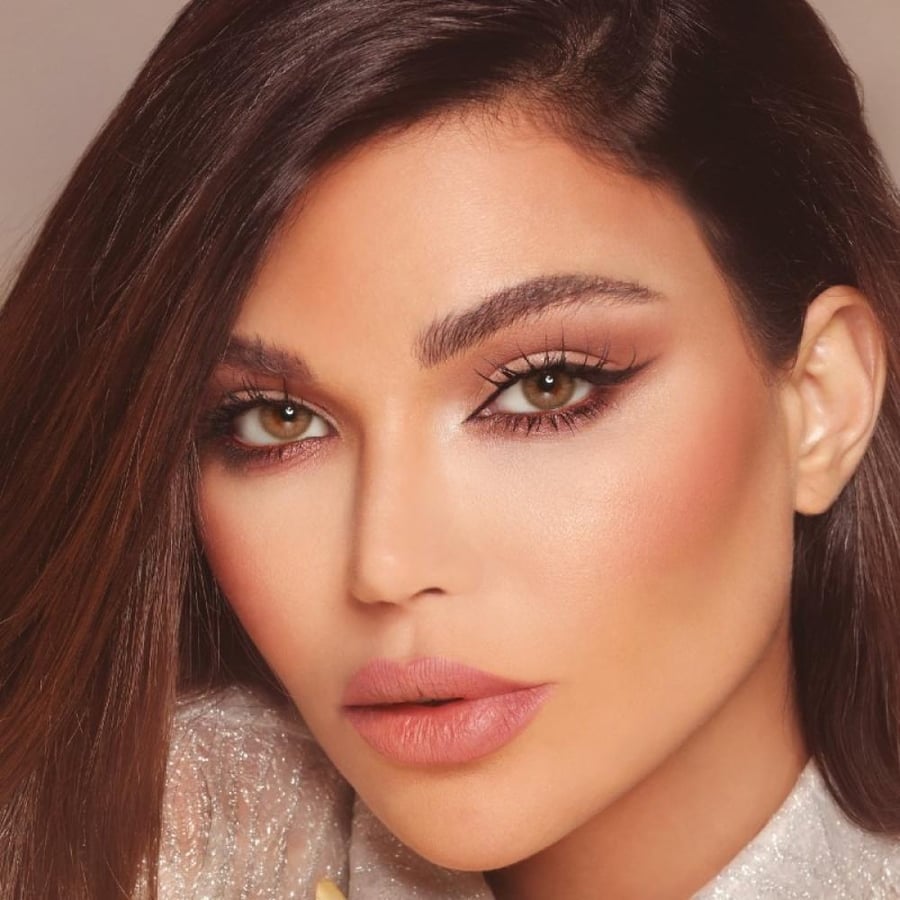 عدسات ملونة من ديفا - لافا