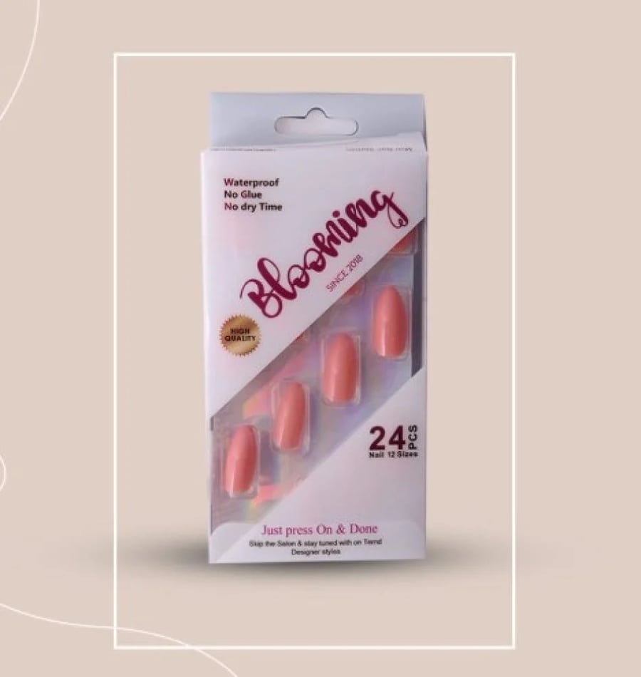 أظافر بلومينج الجاهزة للتركيب - هاني ألموند (شكل لوزي) - Blooming Honey Almond Nails