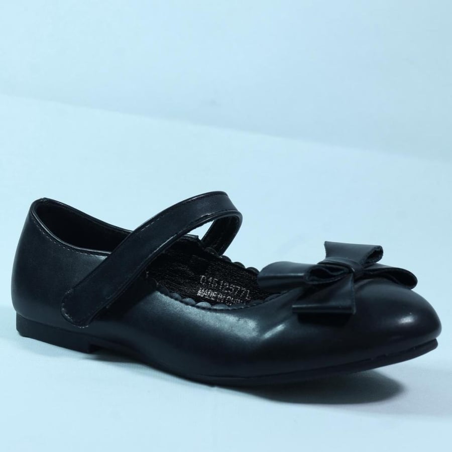 My daughter's soft shoe with an elegant design decorated with an attractive bow