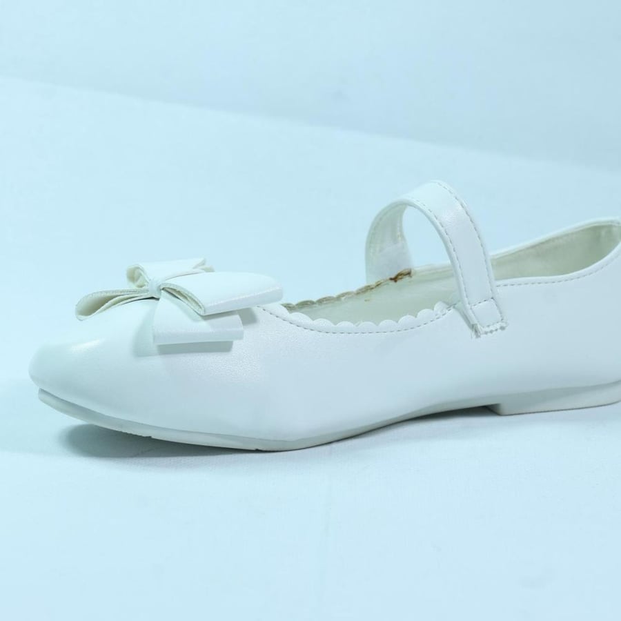 My daughter's soft shoe with an elegant design decorated with an attractive bow