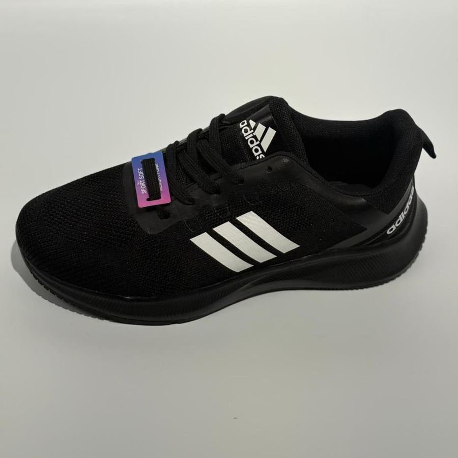 Sneaker with memory foam feature