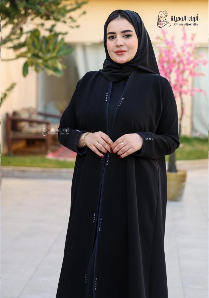 قماش كريب ناعم لعباية سوداء بانسيابية عالية