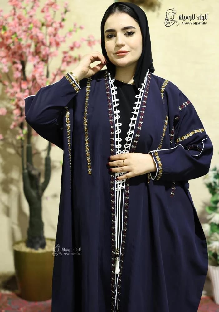 تطريز يدوي فاخر لعباية حرير مغسول كحلي