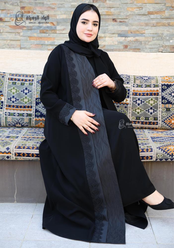 قماش كريب ناعم مع تفته لعباية نسائية سوداء