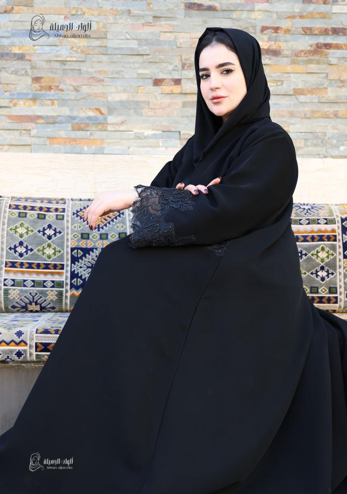 عباية نسائية سوداء بتطريز فاخر