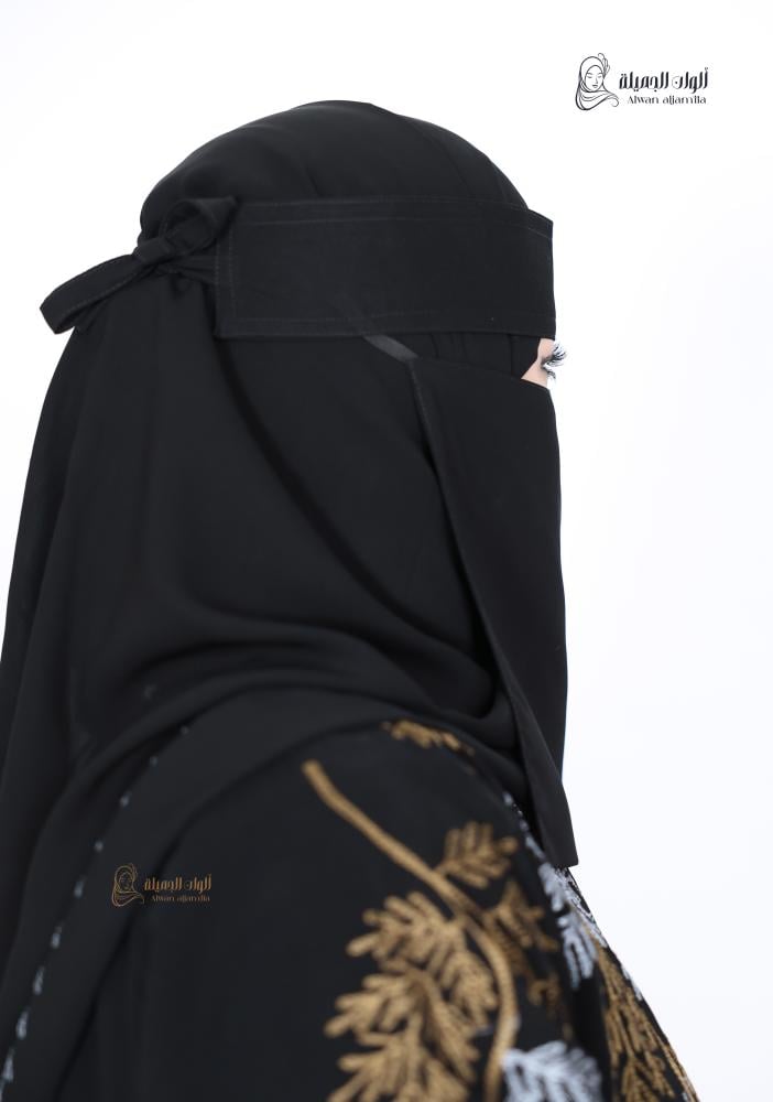 نقاب وسط مائل