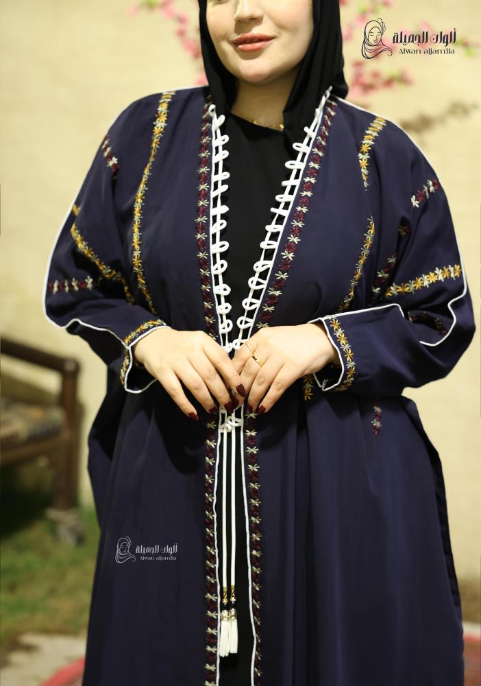 أكمام عباية حرير مغسول كحلي بتطريز أنيق