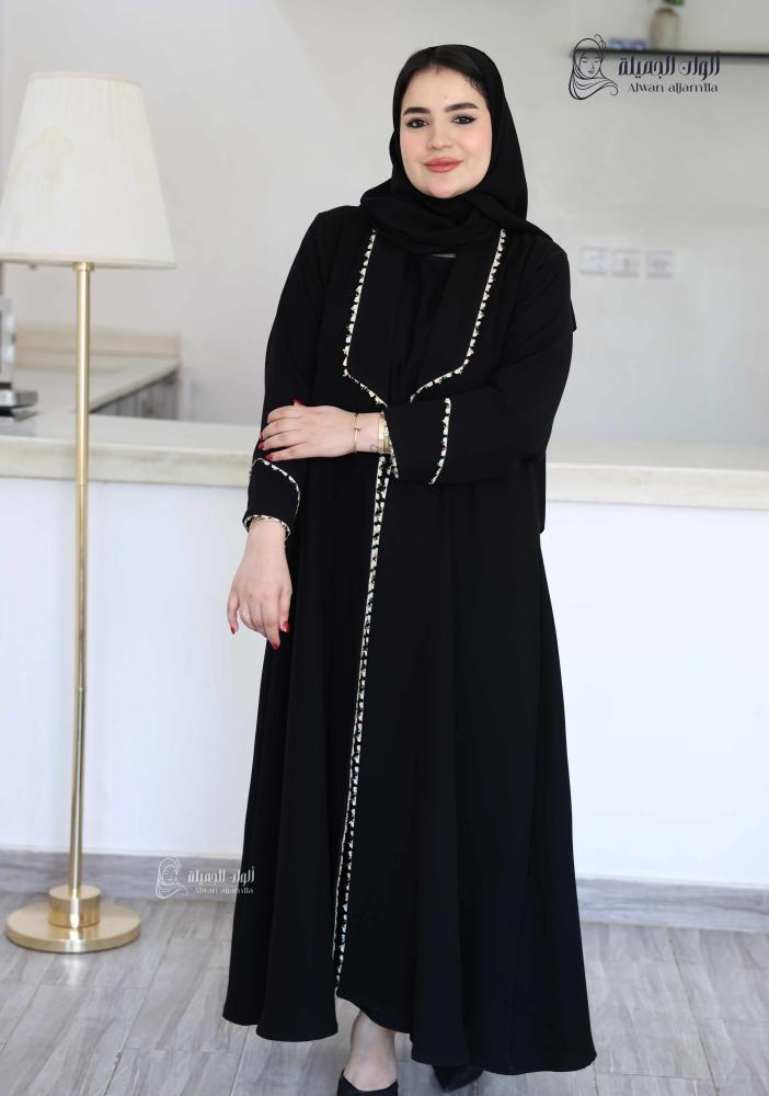 عباية سوداء مطرزة
