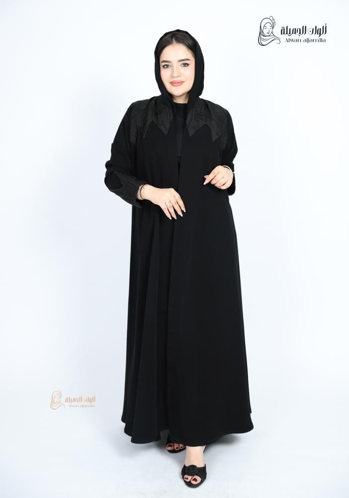 عبايات سوداء