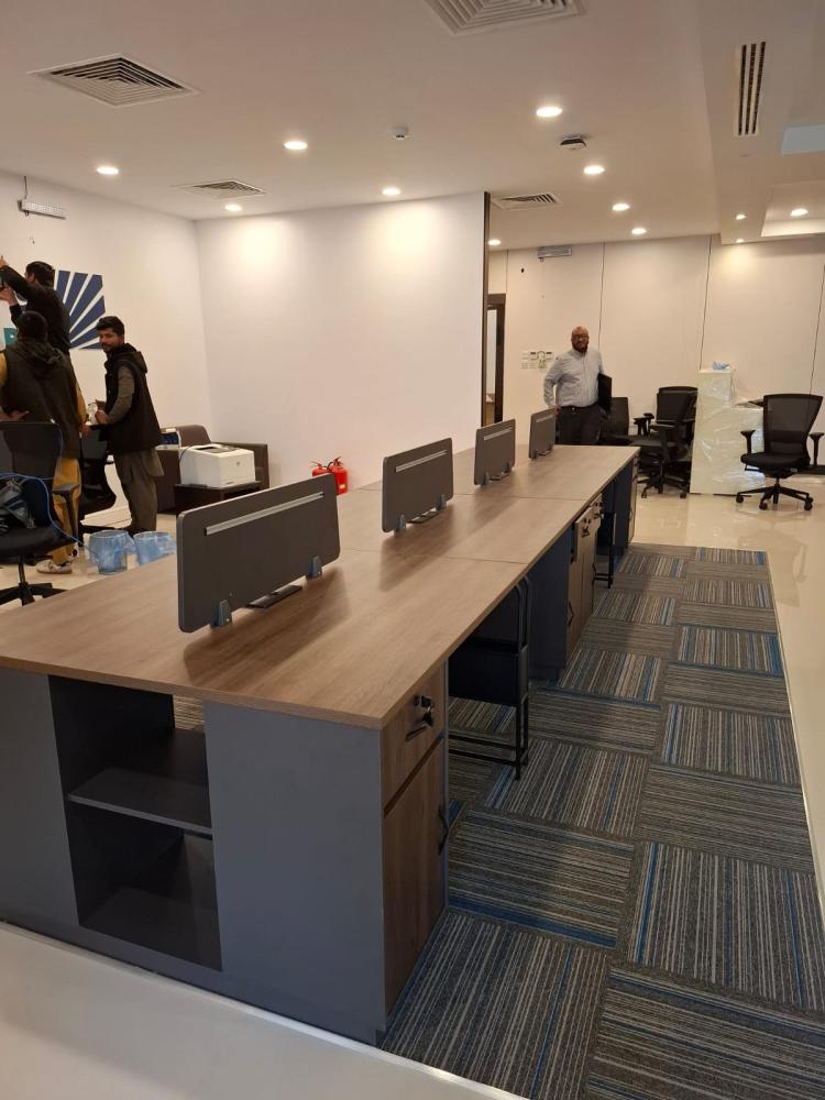 Four-person work office with modern design