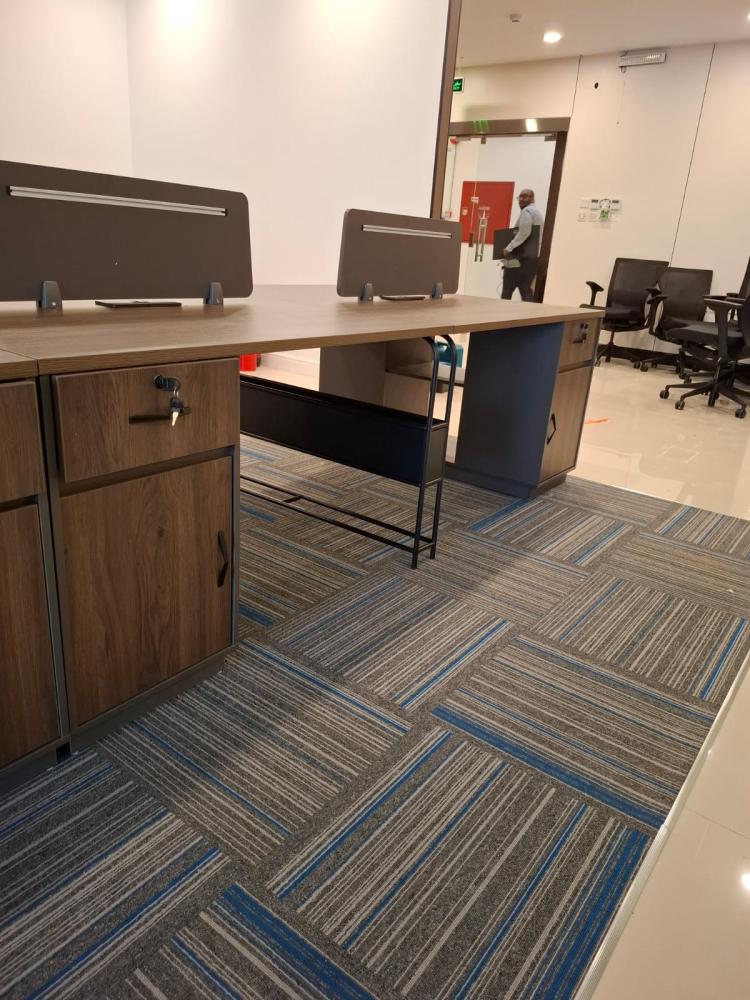 Four-person work office with modern design