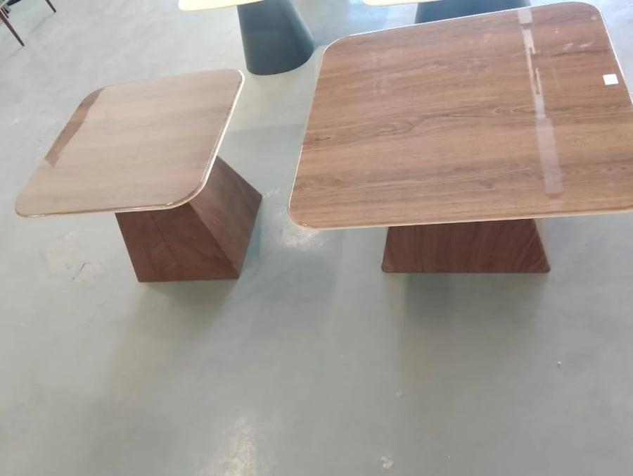 طقم طاولات خدمة بتصميم مربع بلون بني 1+1