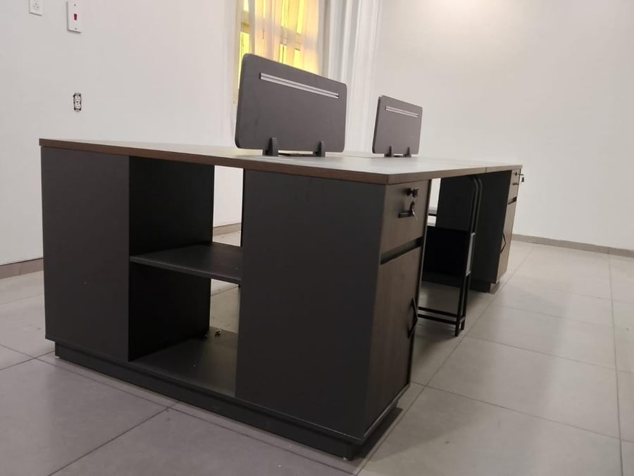 Four-person work office with modern design