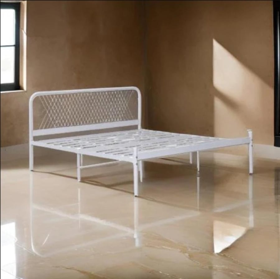 سرير معدني عصري بتصميم مميز لون أبيض مقاس 180*200 سم