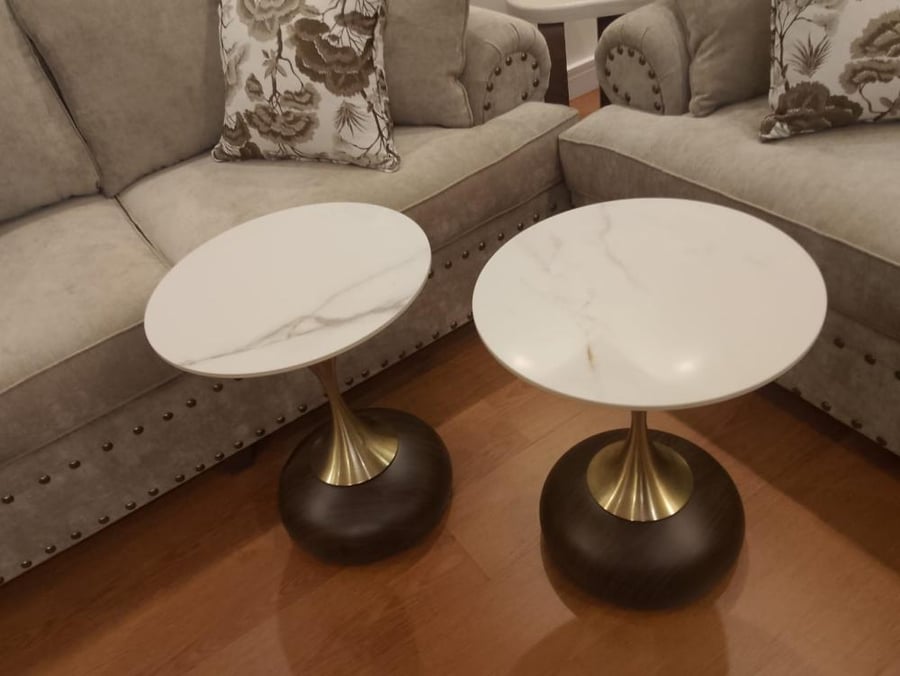 طاولة جانبية أنيقة وعصرية