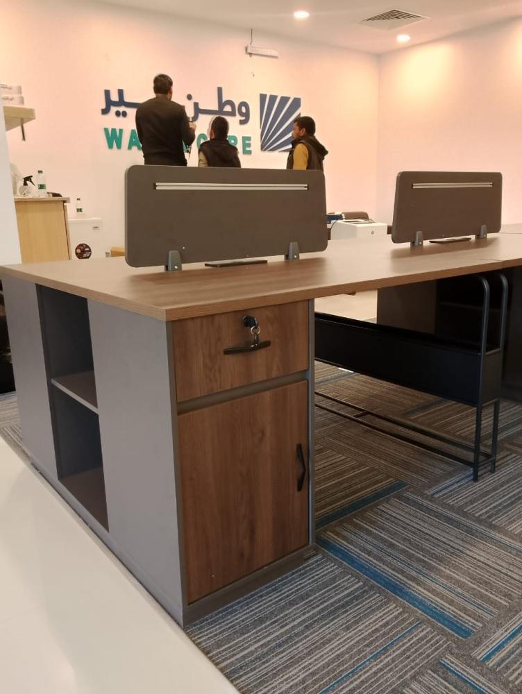Four-person work office with modern design