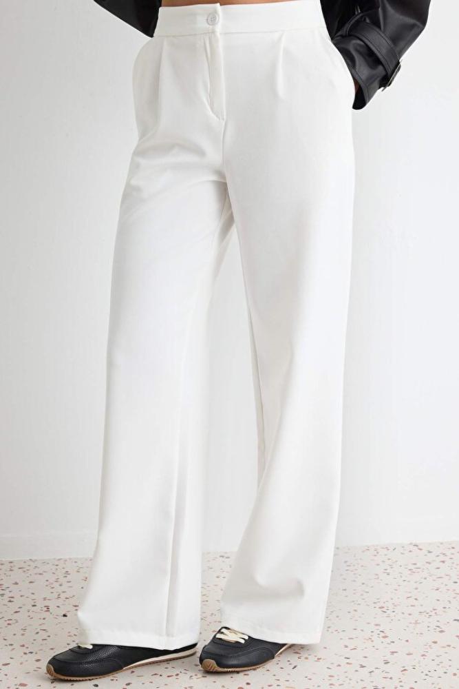 Trendyol Collection بنطلون أبيض أرجل واسعة /بنطلون منسوج واسع الساق TWOAW22PL0139
