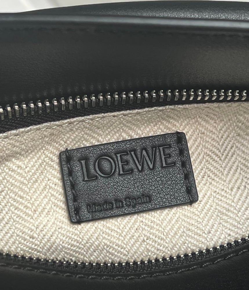 حقيبة puzzel edge من Loewe