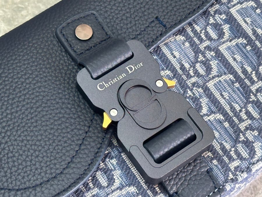 حقيبة Dior Saddle Messenger Bag – Blue Oblique Canvas
