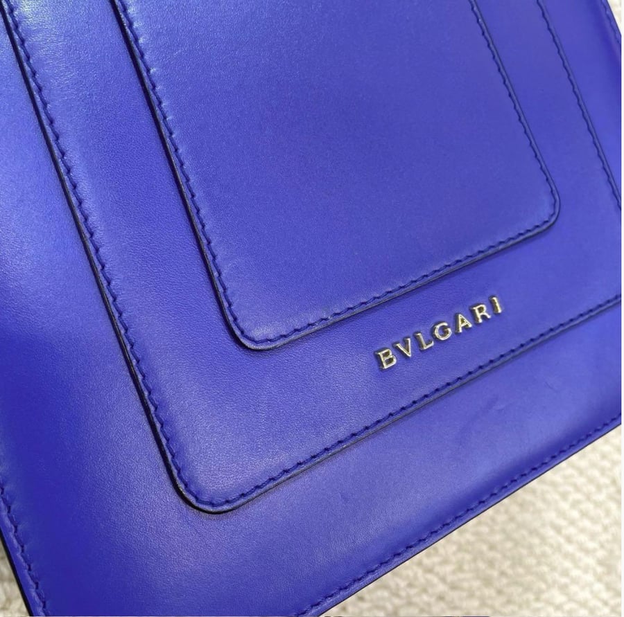 حقيبة BVLGARI Serpenti صغيرة باللون الأزرق