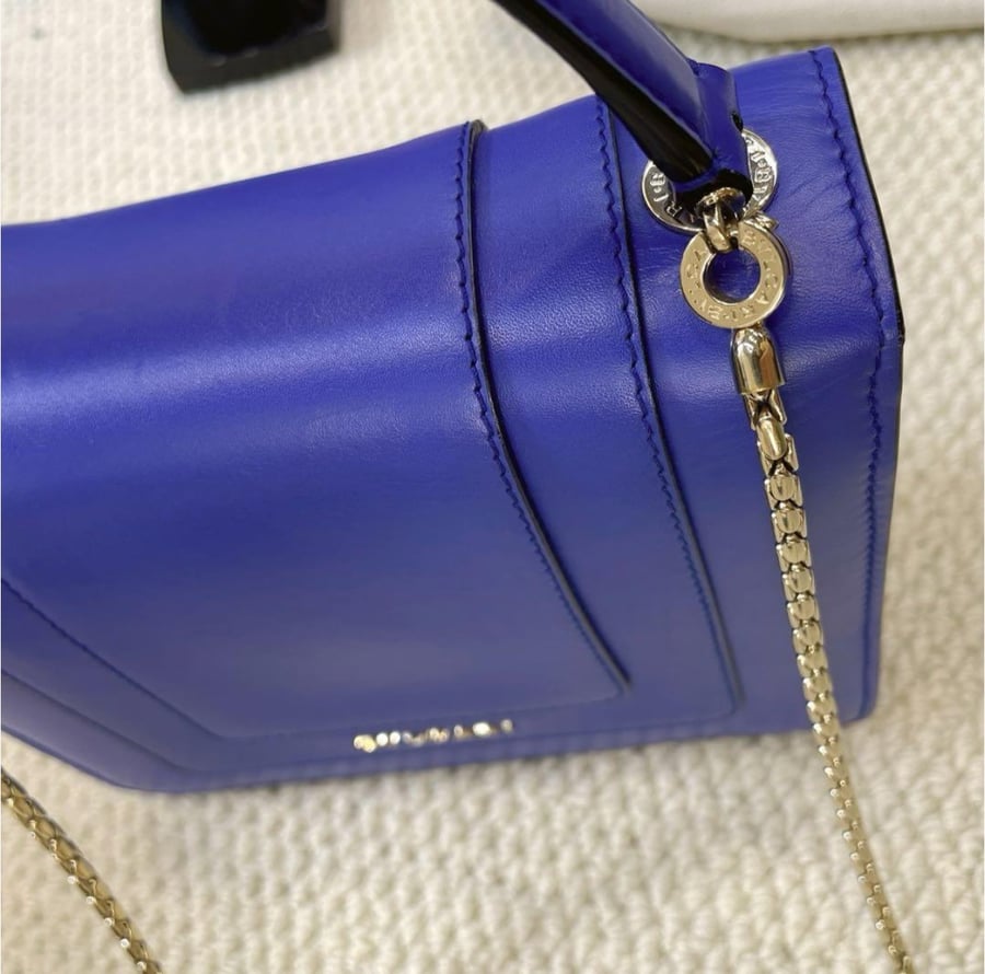 حقيبة BVLGARI Serpenti صغيرة باللون الأزرق
