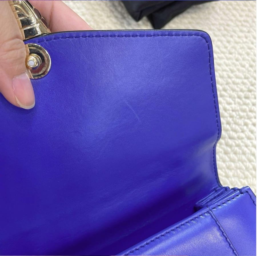 حقيبة BVLGARI Serpenti صغيرة باللون الأزرق