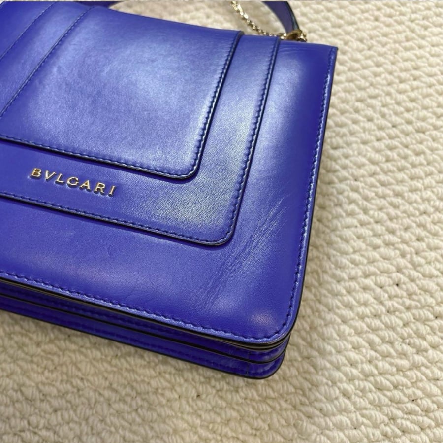 حقيبة BVLGARI Serpenti صغيرة باللون الأزرق