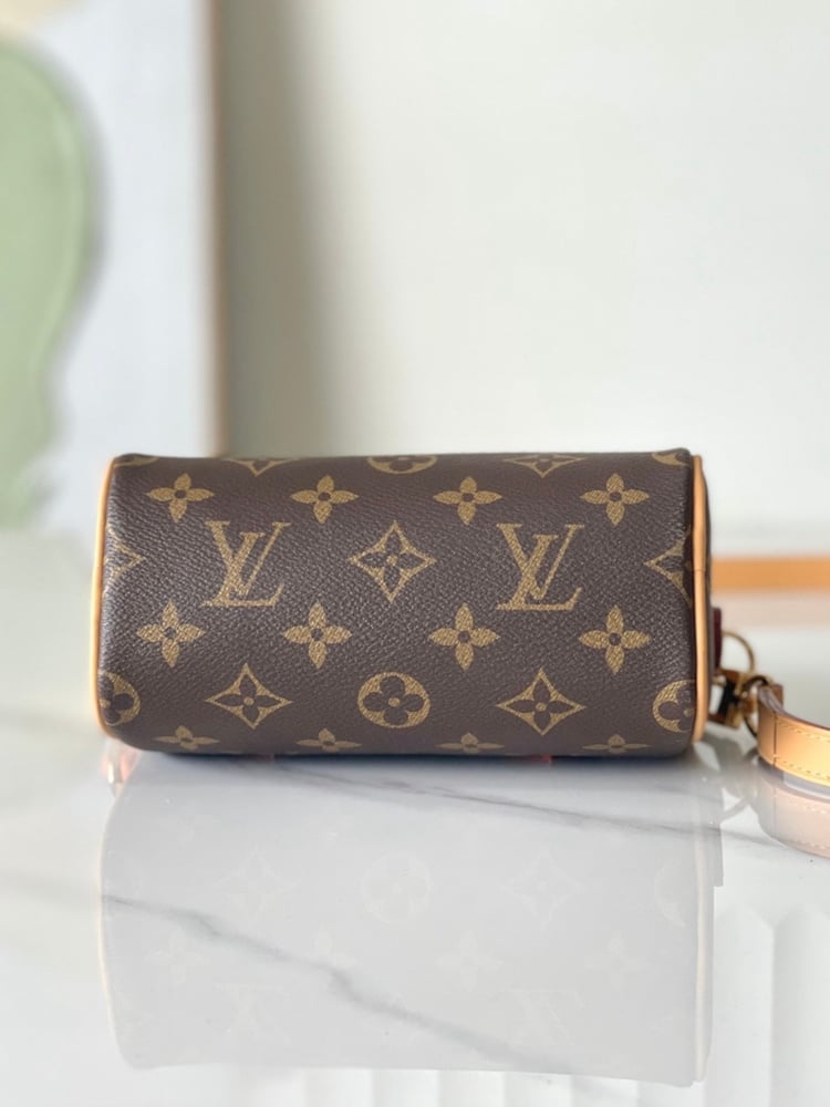 حقيبة Nano Speedy من LV
